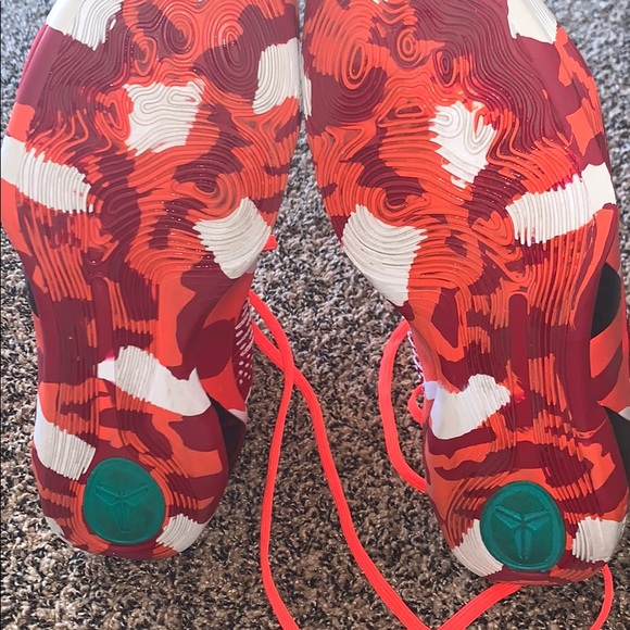 Kobe 9 Elite: Christmas Edition - Picture 7 of 8